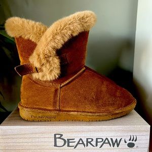 Fur lined boots with box